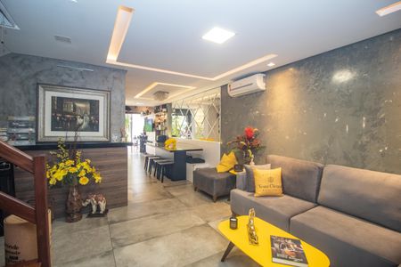 Sala de casa à venda com 3 quartos, 200m² em Espírito Santo, Porto Alegre