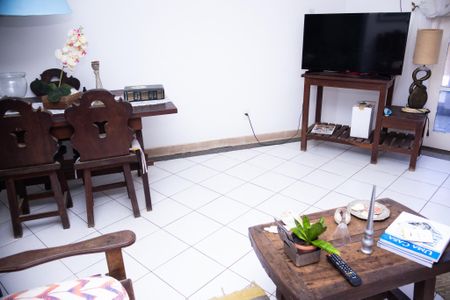 Casa de condomínio para alugar com 150m², 3 quartos e 2 vagasSala