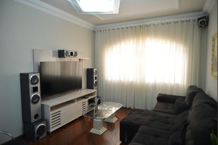 Casa à venda com 390m², 4 quartos e 6 vagasSala