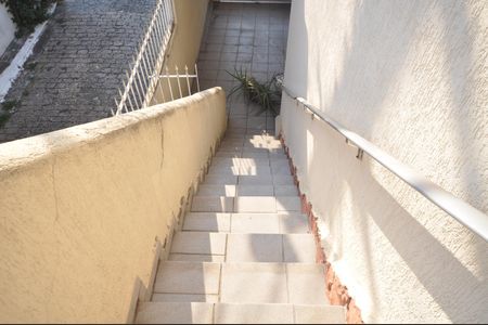 Casa à venda com 109m², 4 quartos e 3 vagasEscada de acesso