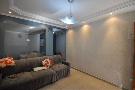 Sala de casa à venda com 4 quartos, 109m² em Vila Nivi, São Paulo
