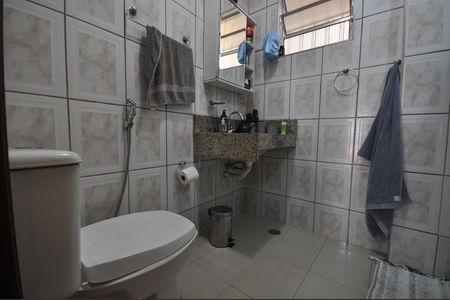 Casa à venda com 109m², 4 quartos e 3 vagasBanheiro 1