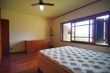 Casa à venda com 186m², 2 quartos e 3 vagasSuíte