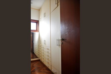 Casa à venda com 414m², 3 quartos e 4 vagasCloset da suíte