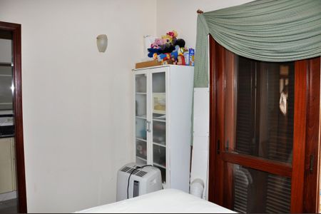 Casa à venda com 414m², 3 quartos e 4 vagasSuíte 2