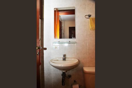 Casa à venda com 414m², 3 quartos e 4 vagasBanheiro de Serviço