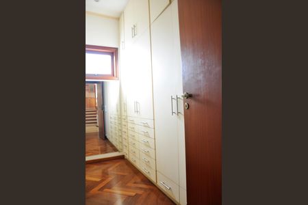 Casa à venda com 414m², 3 quartos e 4 vagasCloset da suíte