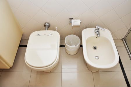 Casa à venda com 414m², 3 quartos e 4 vagasBanheiro da Suíte 2