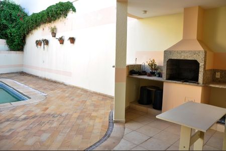 Casa à venda com 414m², 3 quartos e 4 vagasLazer