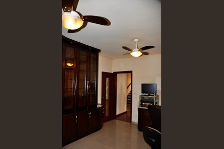 Casa à venda com 414m², 3 quartos e 4 vagasEscritório