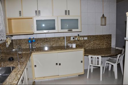 Casa à venda com 414m², 3 quartos e 4 vagasCozinha