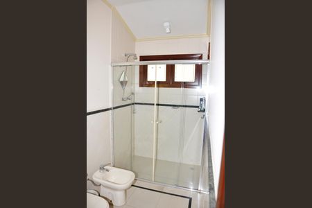 Casa à venda com 414m², 3 quartos e 4 vagasBanheiro da Suíte 2