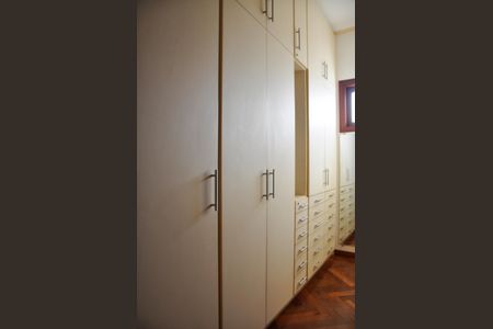 Casa à venda com 414m², 3 quartos e 4 vagasCloset da suíte