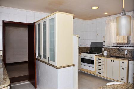 Casa à venda com 414m², 3 quartos e 4 vagasCozinha