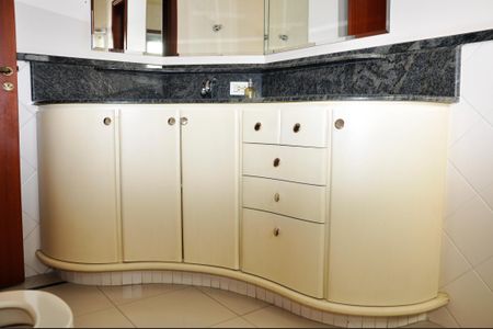 Casa à venda com 414m², 3 quartos e 4 vagasBanheiro da Suíte