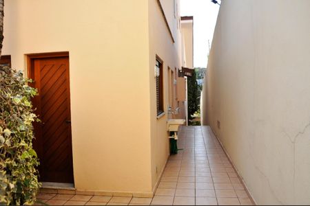 Casa à venda com 414m², 3 quartos e 4 vagasCorredor Externo