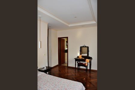 Casa à venda com 414m², 3 quartos e 4 vagasSuíte