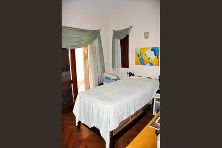 Casa à venda com 414m², 3 quartos e 4 vagasSuíte 2