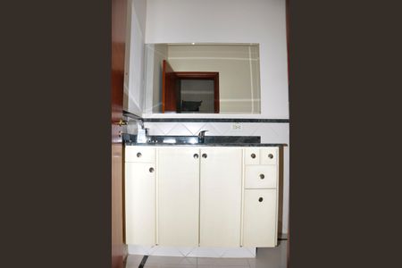 Casa à venda com 414m², 3 quartos e 4 vagasBanheiro da Suíte 2