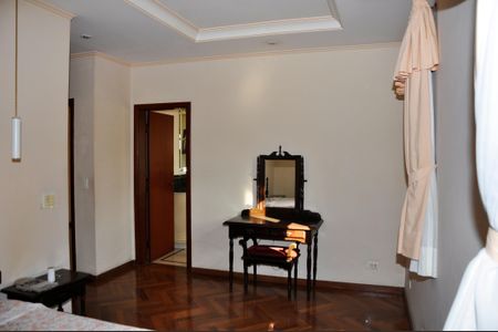 Casa à venda com 414m², 3 quartos e 4 vagasSuíte