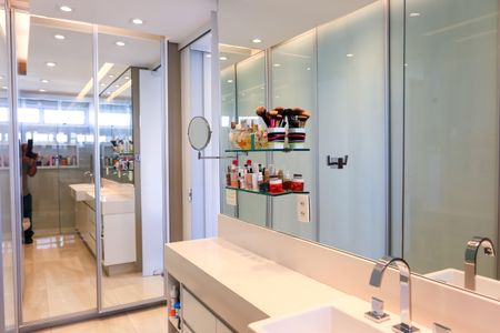 Apartamento à venda com 100m², 1 quarto e 2 vagas Apartamento à venda com 100m², 1 quarto e 2 vagasBanheiro da Suíte