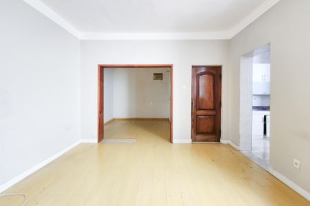 Casa à venda com 121m², 2 quartos e 1 vagaSala
