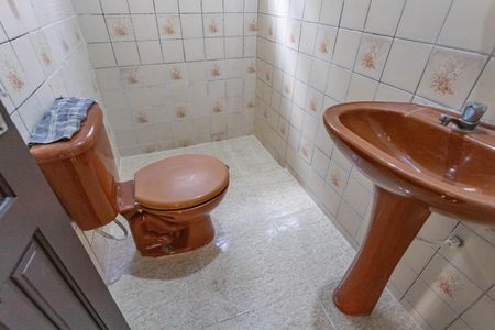 Casa à venda com 100m², 2 quartos e 1 vaga Casa à venda com 100m², 2 quartos e 1 vagaCasa 1 - Banheiro Social