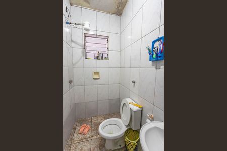 Casa à venda com 100m², 2 quartos e 1 vaga Casa à venda com 100m², 2 quartos e 1 vagaCasa 2 - Banheiro Social