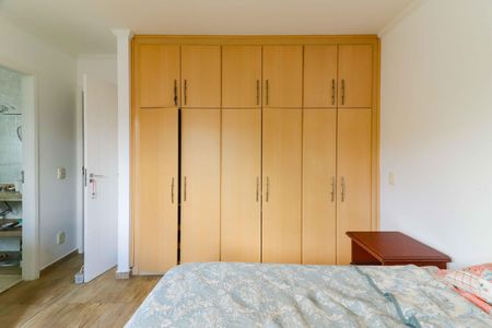 Casa de condomínio à venda com 283m², 3 quartos e 4 vagas Casa de condomínio à venda com 283m², 3 quartos e 4 vagasQuarto 2 - Suite