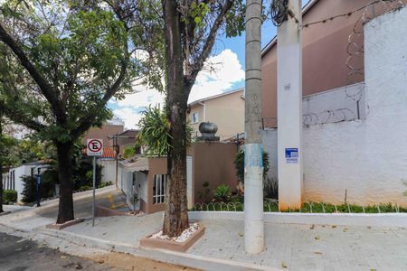 Casa de condomínio à venda com 283m², 3 quartos e 4 vagas Casa de condomínio à venda com 283m², 3 quartos e 4 vagasFachada - Plaquinha