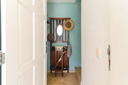 Casa de condomínio à venda com 283m², 3 quartos e 4 vagas Casa de condomínio à venda com 283m², 3 quartos e 4 vagasEscadas