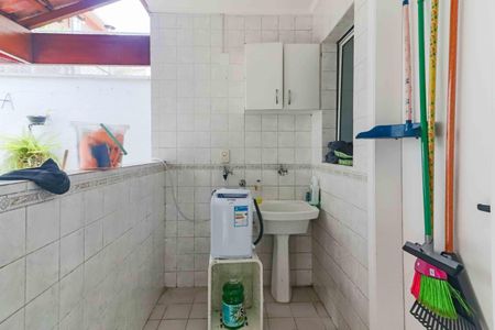 Casa de condomínio à venda com 283m², 3 quartos e 4 vagas Casa de condomínio à venda com 283m², 3 quartos e 4 vagasLavanderia