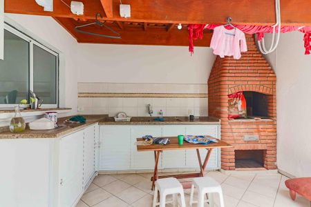 Casa de condomínio à venda com 283m², 3 quartos e 4 vagas Casa de condomínio à venda com 283m², 3 quartos e 4 vagasQuintal e Churrasqueira