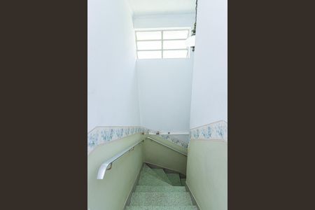 Casa à venda com 135m², 2 quartos e 2 vagas Casa à venda com 135m², 2 quartos e 2 vagasEscada