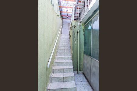 Casa à venda com 135m², 2 quartos e 2 vagas Casa à venda com 135m², 2 quartos e 2 vagasEscada