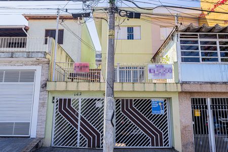 Casa à venda com 135m², 2 quartos e 2 vagas Casa à venda com 135m², 2 quartos e 2 vagasFachada