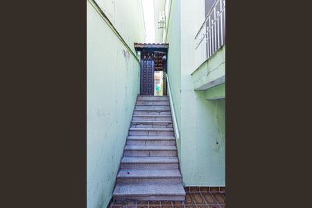 Casa à venda com 135m², 2 quartos e 2 vagas Casa à venda com 135m², 2 quartos e 2 vagasEscada