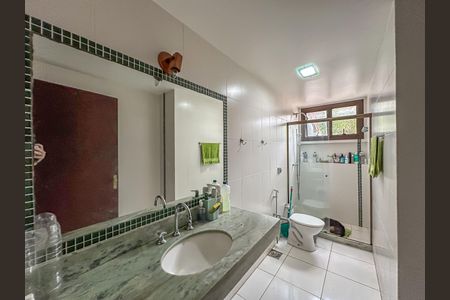 Casa à venda com 450m², 4 quartos e 4 vagas Casa à venda com 450m², 4 quartos e 4 vagasBanheiro da Suíte