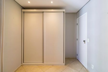 Apartamento à venda com 75m², 3 quartos e 2 vagasQuarto 2