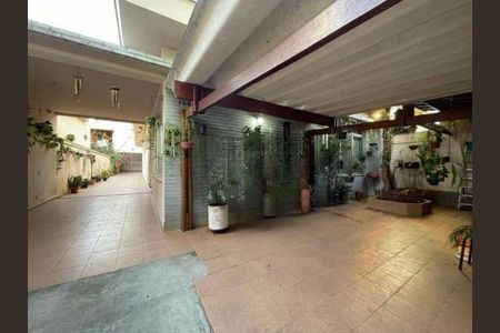 Casa à venda com 244m², 3 quartos e 4 vagas Casa à venda com 244m², 3 quartos e 4 vagasFoto 02