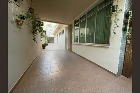 Casa à venda com 244m², 3 quartos e 4 vagas Casa à venda com 244m², 3 quartos e 4 vagasFoto 03