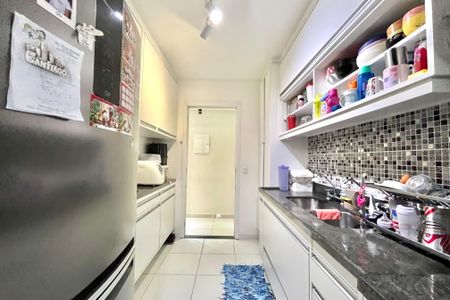 Apartamento à venda com 107m², 3 quartos e 2 vagas Apartamento à venda com 107m², 3 quartos e 2 vagasCozinha