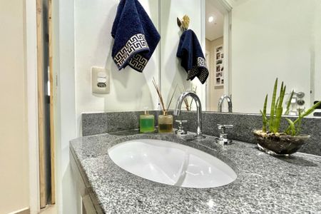 Apartamento à venda com 107m², 3 quartos e 2 vagas Apartamento à venda com 107m², 3 quartos e 2 vagasBanheiro