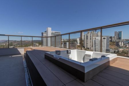 Apartamento à venda com 231m², 4 quartos e 3 vagas Apartamento à venda com 231m², 4 quartos e 3 vagasTerraço