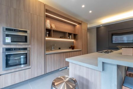 Apartamento à venda com 231m², 4 quartos e 3 vagas Apartamento à venda com 231m², 4 quartos e 3 vagasÁrea comum - Salão de festas