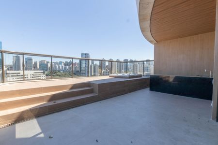 Apartamento à venda com 231m², 4 quartos e 3 vagas Apartamento à venda com 231m², 4 quartos e 3 vagasTerraço