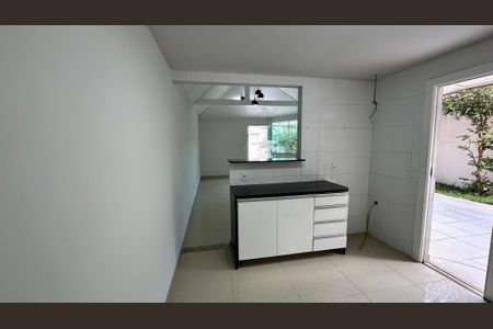Casa de condomínio à venda com 160m², 3 quartos e 2 vagas Casa de condomínio à venda com 160m², 3 quartos e 2 vagasCozinha