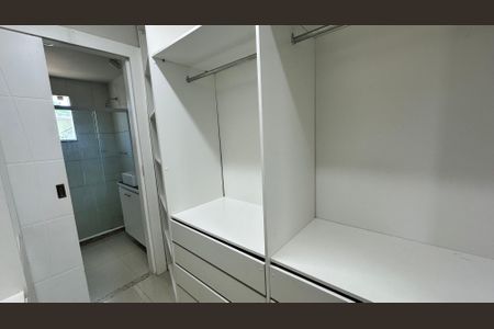 Casa de condomínio à venda com 160m², 3 quartos e 2 vagas Casa de condomínio à venda com 160m², 3 quartos e 2 vagasCloset da Suíte
