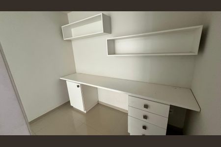 Casa de condomínio à venda com 160m², 3 quartos e 2 vagas Casa de condomínio à venda com 160m², 3 quartos e 2 vagasHall