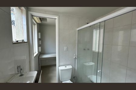 Casa de condomínio à venda com 160m², 3 quartos e 2 vagas Casa de condomínio à venda com 160m², 3 quartos e 2 vagasBanheiro da Semi Suíte 1 e 2